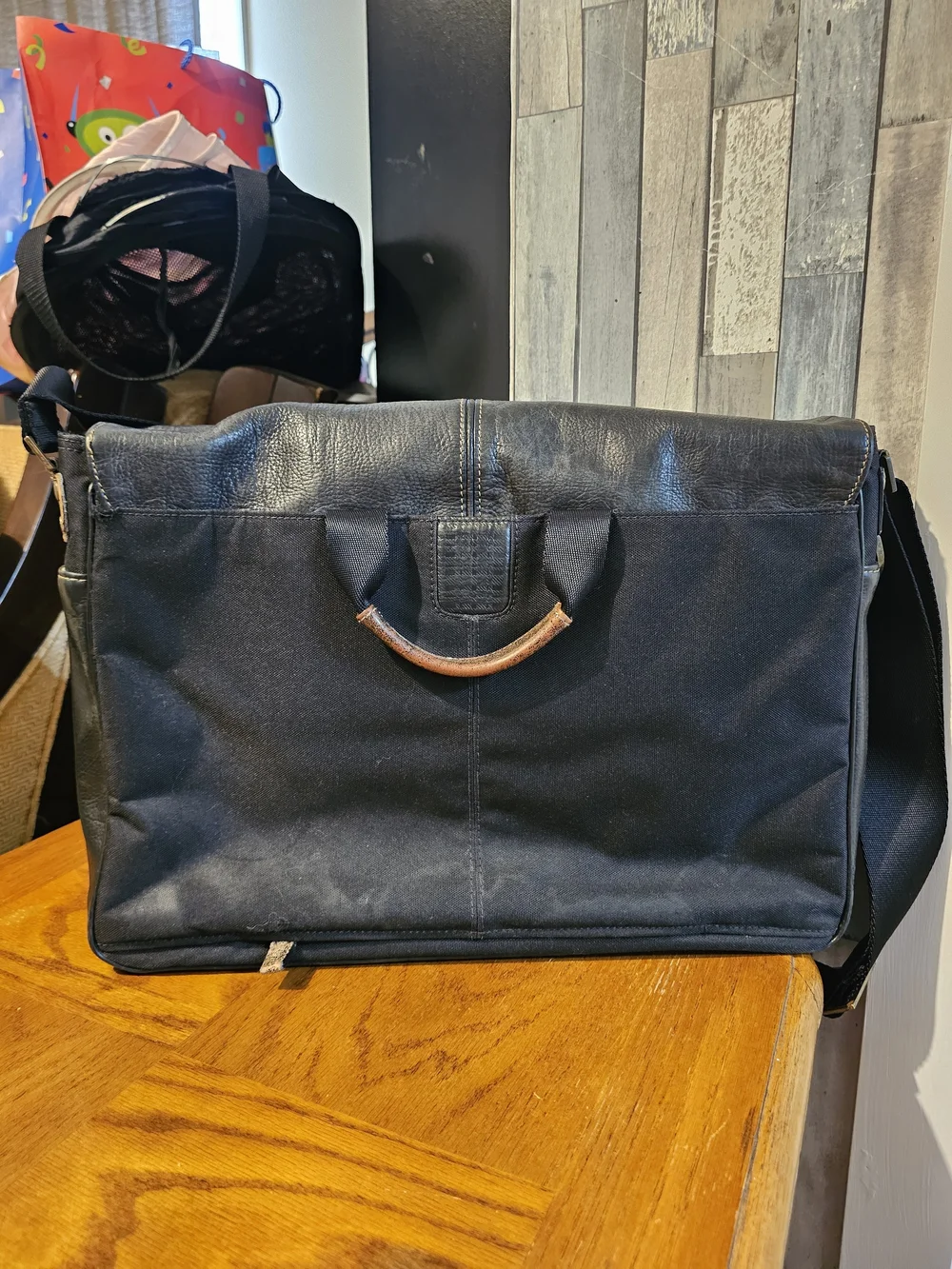 Men's Black Leather Messenger Bag with Adjustable Strap